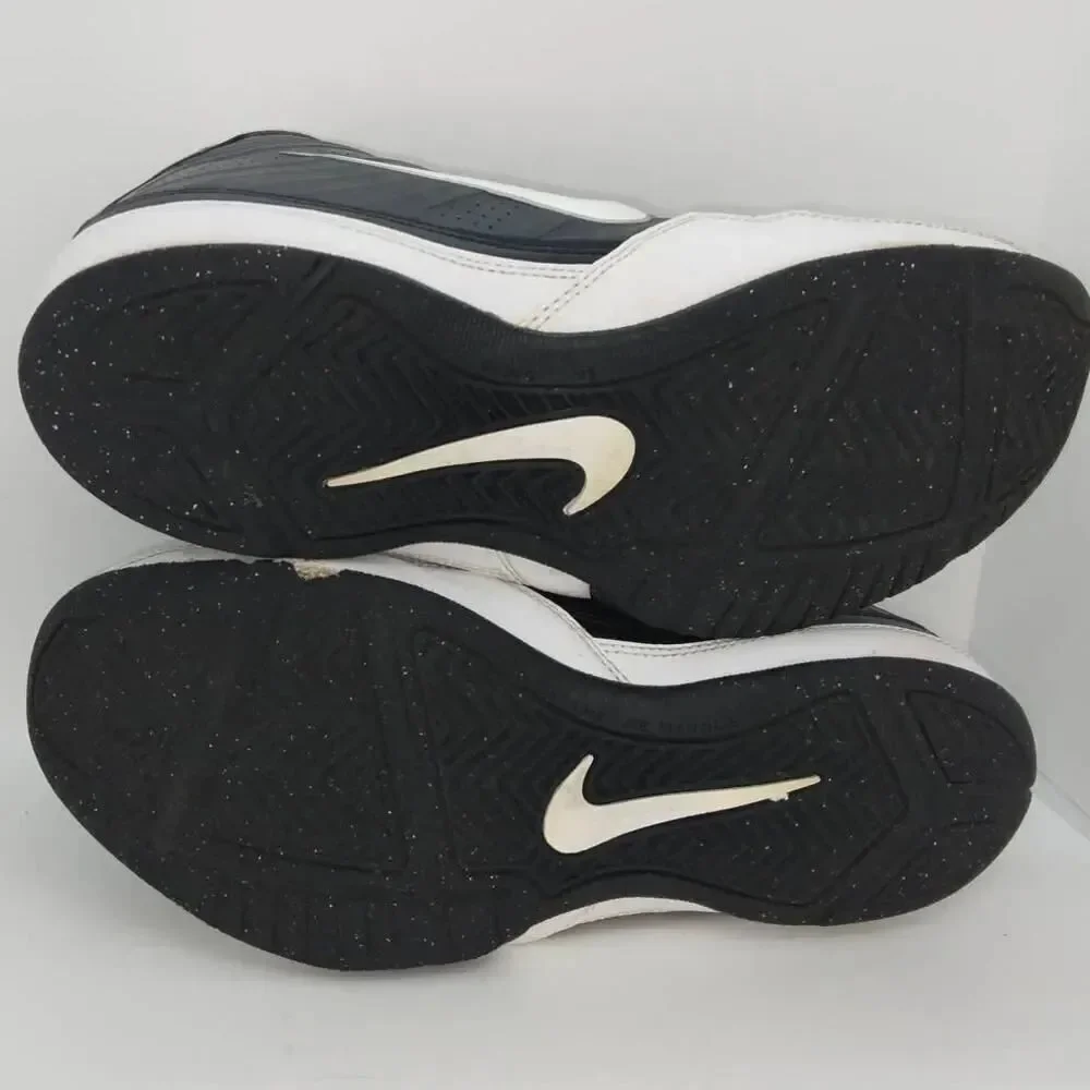 Nike Quick Handle Boy's Pre-owned Black & White Basketball Sneakers - sz. 7Y